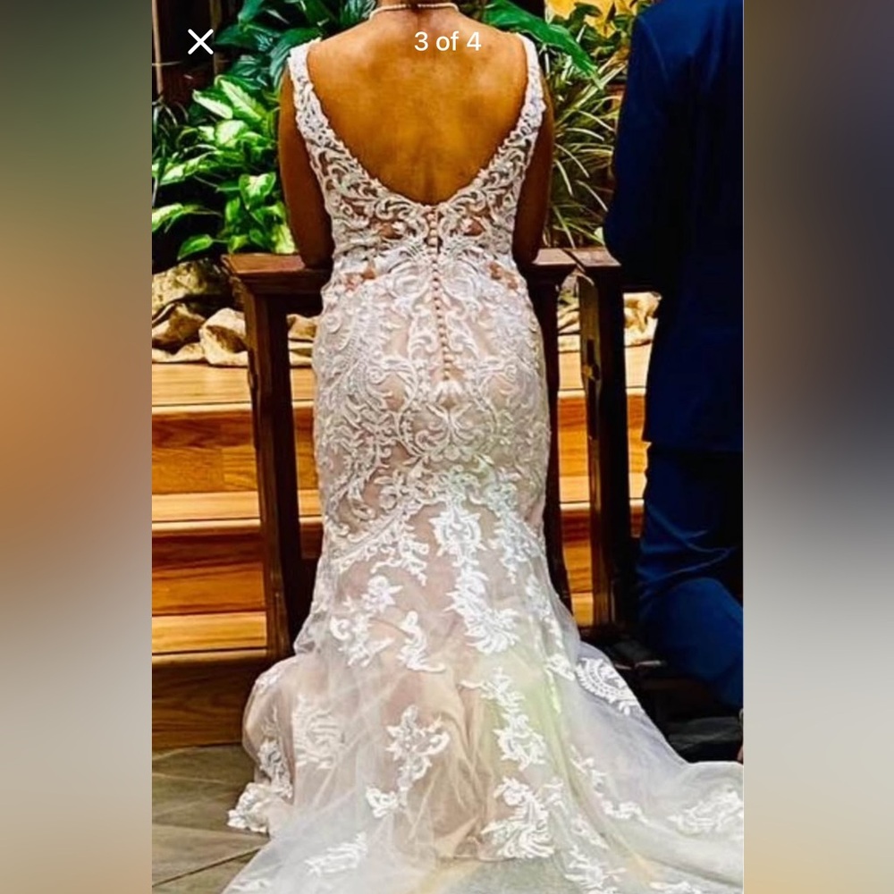 Elegant Lace Wedding Gown